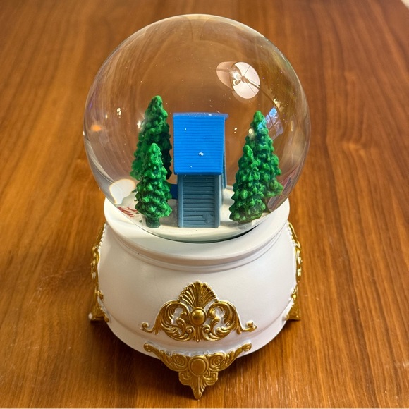 Taylor Swift Lover Snowglobe w/ box - Picture 4 of 11